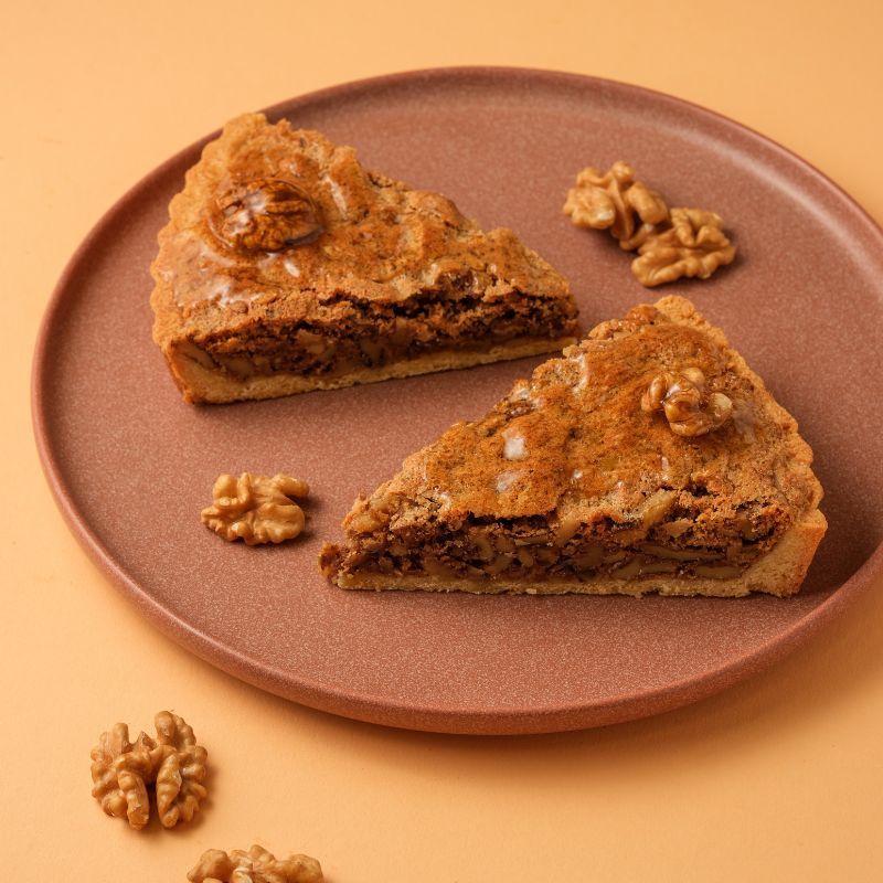 Pie with walnuts 1 pcs